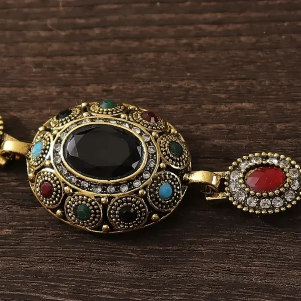 NEW! Starry Chic Vintage Bracelet – Glam Up Your Look!